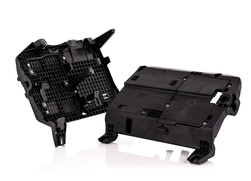 Halter SAM: Pöppelmann K-TECH® entwickelt Steuergeräte-Halter aus Recycling-Kunststoff für die Automobilindustrie